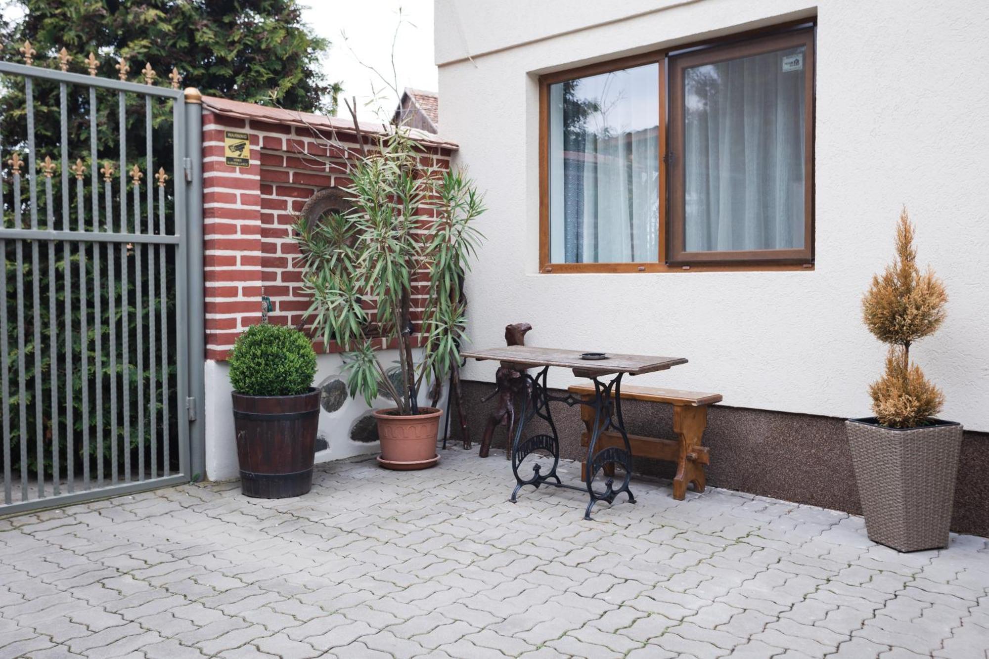 Hotel Christian Haus Sibiu Extérieur photo