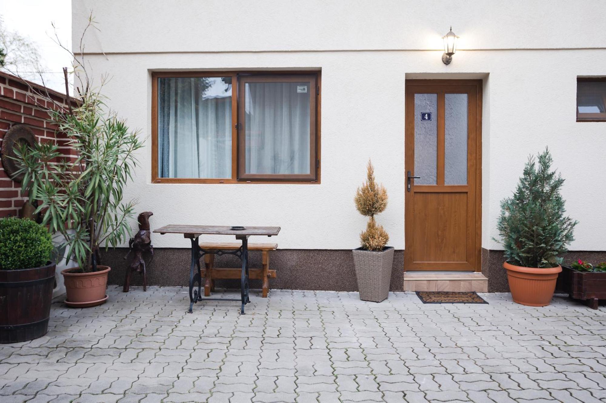 Hotel Christian Haus Sibiu Extérieur photo